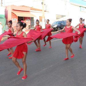 Fanfarra do Projeto Aprendendo a Crescer é destaque em homenagem cívica ao Dia do Soldado e Dia da Independência (5)