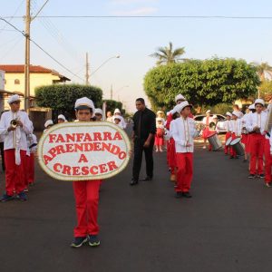 Fanfarra do Projeto Aprendendo a Crescer é destaque em homenagem cívica ao Dia do Soldado e Dia da Independência (7)