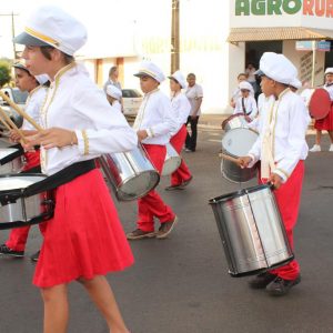 Fanfarra do Projeto Aprendendo a Crescer é destaque em homenagem cívica ao Dia do Soldado e Dia da Independência (8)