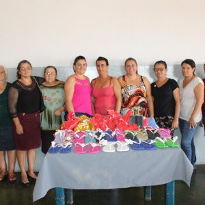 Moradoras de Chaveslândia concluem curso de Bordado em Chinelos (7)
