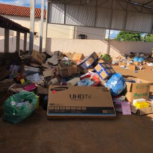 Projeto promove competicao nas escolas de Santa Vitória para estimular a reciclagem (18) Projeto promove competicao nas escolas de Santa Vitória para estimular a reciclagem (18)