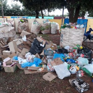 Projeto promove competicao nas escolas de Santa Vitória para estimular a reciclagem (5) Projeto promove competicao nas escolas de Santa Vitória para estimular a reciclagem (5)