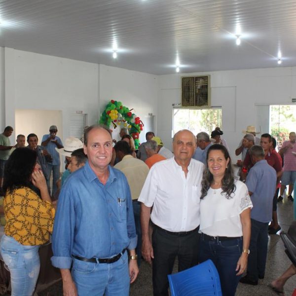 Prefeito Salim Curi ladeado pela primeira-dama Mariza Curi e vice-prefeito Renato de Paula Prefeito Salim Curi ladeado pela primeira-dama Mariza Curi e vice-prefeito Renato de Paula