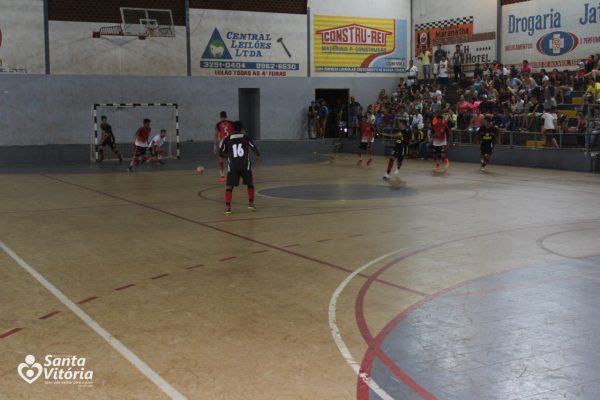Prefeito prestigia semifinal da 12ª Copa de Futsal do Comércio de Santa Vitória