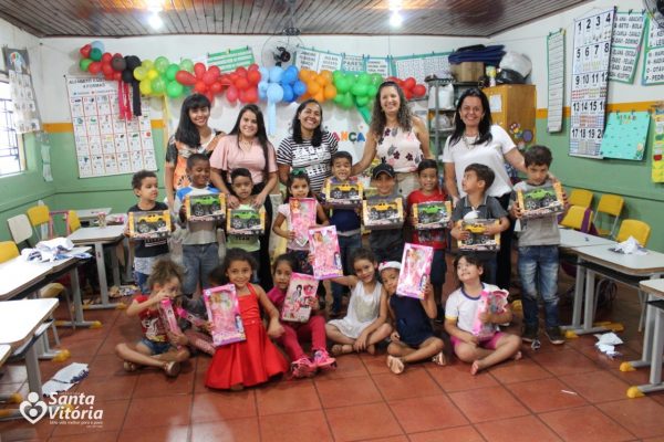 Primeira-dama é Madrinha de Turma em homenagem ao Dia das Crianças na Escola Municipal Tancredo Neves