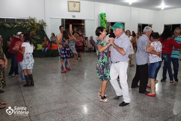 Secretaria de Desenvolvimento Social celebra Semana do Idoso com baile animado e muito colorido