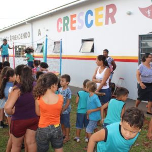 Autoridades fazem o lançamento das atividades no Novo Espaço do Projeto Aprendendo a Crescer no distrito de Chaveslândia (29) Autoridades fazem o lançamento das atividades no Novo Espaço do Projeto Aprendendo a Crescer no distrito de Chaveslândia (29)