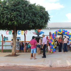 Autoridades fazem o lançamento das atividades no Novo Espaço do Projeto Aprendendo a Crescer no distrito de Chaveslândia (37) Autoridades fazem o lançamento das atividades no Novo Espaço do Projeto Aprendendo a Crescer no distrito de Chaveslândia (37)