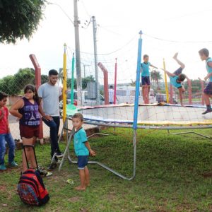 Autoridades fazem o lançamento das atividades no Novo Espaço do Projeto Aprendendo a Crescer no distrito de Chaveslândia (42) Autoridades fazem o lançamento das atividades no Novo Espaço do Projeto Aprendendo a Crescer no distrito de Chaveslândia (42)
