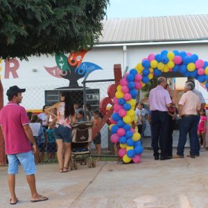 Autoridades fazem o lançamento das atividades no Novo Espaço do Projeto Aprendendo a Crescer no distrito de Chaveslândia (51) Autoridades fazem o lançamento das atividades no Novo Espaço do Projeto Aprendendo a Crescer no distrito de Chaveslândia (51)