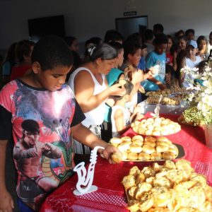 Autoridades fazem o lançamento das atividades no Novo Espaço do Projeto Aprendendo a Crescer no distrito de Chaveslândia (56) Autoridades fazem o lançamento das atividades no Novo Espaço do Projeto Aprendendo a Crescer no distrito de Chaveslândia (56)