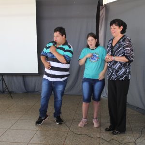 Prefeito e Primeira-dama prestigiam eleição da Nova Diretoria da APAE de Santa Vitória (15) Prefeito e Primeira-dama prestigiam eleição da Nova Diretoria da APAE de Santa Vitória (15)