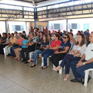 Prefeito e Primeira-dama prestigiam eleição da Nova Diretoria da APAE de Santa Vitória (24) Prefeito e Primeira-dama prestigiam eleição da Nova Diretoria da APAE de Santa Vitória (24)