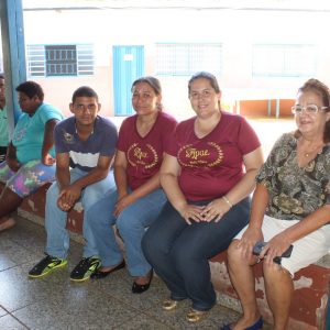 Prefeito e Primeira-dama prestigiam eleição da Nova Diretoria da APAE de Santa Vitória (25) Prefeito e Primeira-dama prestigiam eleição da Nova Diretoria da APAE de Santa Vitória (25)