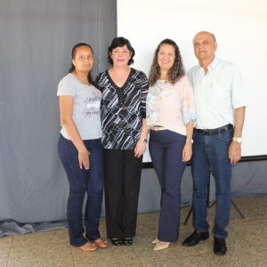 Prefeito e Primeira-dama prestigiam eleição da Nova Diretoria da APAE de Santa Vitória (29) Prefeito e Primeira-dama prestigiam eleição da Nova Diretoria da APAE de Santa Vitória (29)