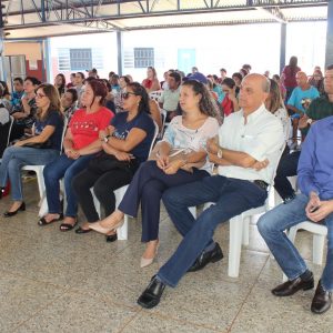 Prefeito e Primeira-dama prestigiam eleição da Nova Diretoria da APAE de Santa Vitória (6) Prefeito e Primeira-dama prestigiam eleição da Nova Diretoria da APAE de Santa Vitória (6)