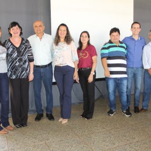 Prefeito e Primeira-dama prestigiam eleição da Nova Diretoria da APAE de Santa Vitória (7) Prefeito e Primeira-dama prestigiam eleição da Nova Diretoria da APAE de Santa Vitória (7)