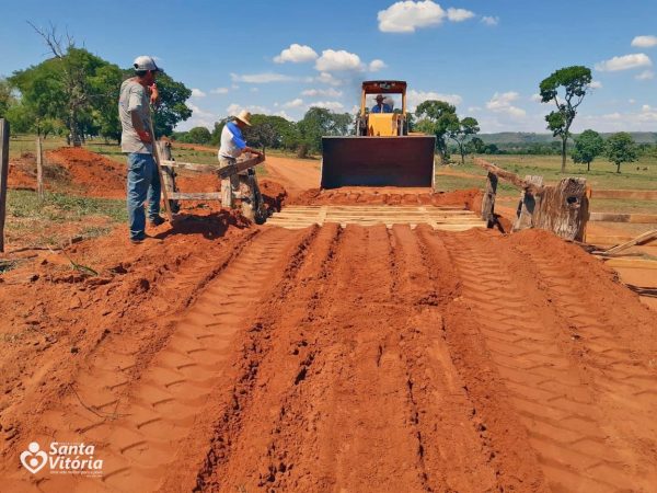 Prefeitura constrói mata-burro na região das Piranhas (1)
