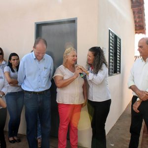 Projeto Social Prefeito, Vice-prefeito, Secretários e Vereadores entregam mais uma casa e garantem mais quatro casas ainda esse ano (11) Projeto Social Prefeito, Vice-prefeito, Secretários e Vereadores entregam mais uma casa e garantem mais quatro casas ainda esse ano (11)