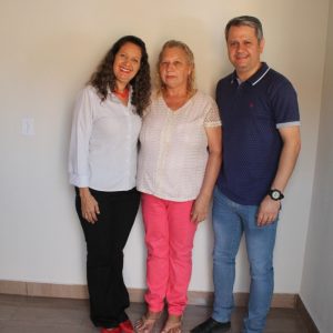 Projeto Social Prefeito, Vice-prefeito, Secretários e Vereadores entregam mais uma casa e garantem mais quatro casas ainda esse ano (16) Projeto Social Prefeito, Vice-prefeito, Secretários e Vereadores entregam mais uma casa e garantem mais quatro casas ainda esse ano (16)