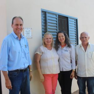 Projeto Social Prefeito, Vice-prefeito, Secretários e Vereadores entregam mais uma casa e garantem mais quatro casas ainda esse ano (18) Projeto Social Prefeito, Vice-prefeito, Secretários e Vereadores entregam mais uma casa e garantem mais quatro casas ainda esse ano (18)