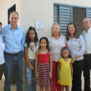 Projeto Social Prefeito, Vice-prefeito, Secretários e Vereadores entregam mais uma casa e garantem mais quatro casas ainda esse ano (25) Projeto Social Prefeito, Vice-prefeito, Secretários e Vereadores entregam mais uma casa e garantem mais quatro casas ainda esse ano (25)