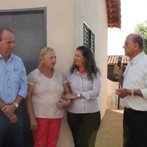 Projeto Social Prefeito, Vice-prefeito, Secretários e Vereadores entregam mais uma casa e garantem mais quatro casas ainda esse ano (27) Projeto Social Prefeito, Vice-prefeito, Secretários e Vereadores entregam mais uma casa e garantem mais quatro casas ainda esse ano (27)