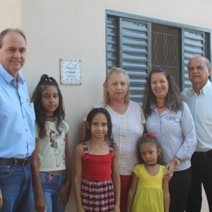 Projeto Social Prefeito, Vice-prefeito, Secretários e Vereadores entregam mais uma casa e garantem mais quatro casas ainda esse ano (7) Projeto Social Prefeito, Vice-prefeito, Secretários e Vereadores entregam mais uma casa e garantem mais quatro casas ainda esse ano (7)