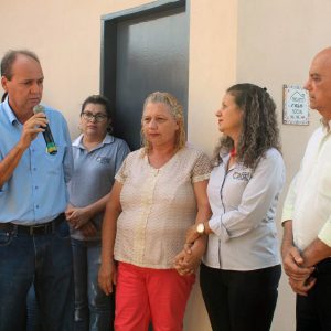 Projeto Social Prefeito, Vice-prefeito, Secretários e Vereadores entregam mais uma casa e garantem mais quatro casas ainda esse ano (8) Projeto Social Prefeito, Vice-prefeito, Secretários e Vereadores entregam mais uma casa e garantem mais quatro casas ainda esse ano (8)