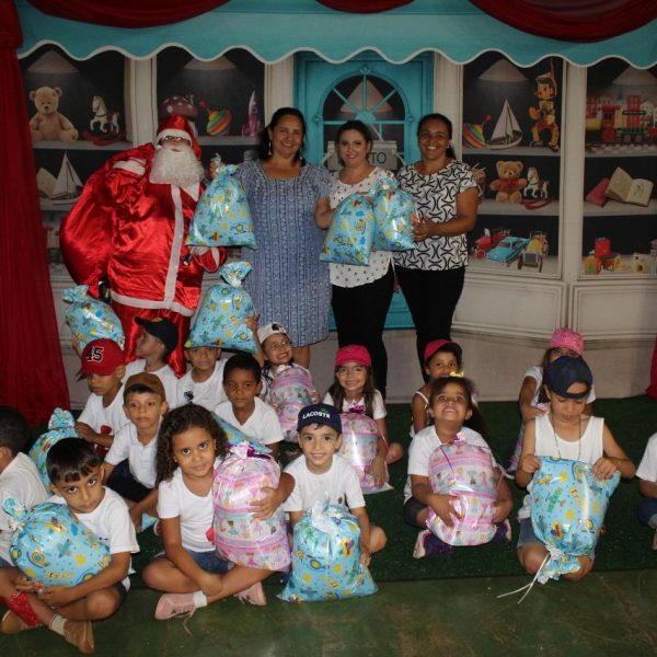 3ª Edição do Natal em Família encanta as crianças com a chegada do Papai Noel (6) 3ª Edição do Natal em Família encanta as crianças com a chegada do Papai Noel (6)