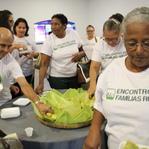 Palestras sobre Sucessão Familiar no Campo e Saúde da Mulher marcam Encontro da Mulher Rural em Santa Vitória (21) Palestras sobre Sucessão Familiar no Campo e Saúde da Mulher marcam Encontro da Mulher Rural em Santa Vitória (21)