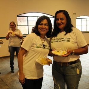Palestras sobre Sucessão Familiar no Campo e Saúde da Mulher marcam Encontro da Mulher Rural em Santa Vitória (26) Palestras sobre Sucessão Familiar no Campo e Saúde da Mulher marcam Encontro da Mulher Rural em Santa Vitória (26)