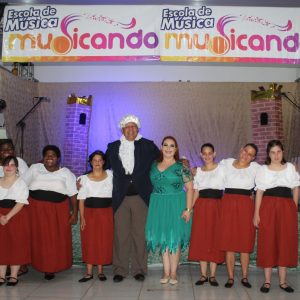 Prefeito e Primeira-Dama prestigiam evento musical da Escola de Música Musicando (22)