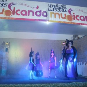 Prefeito e Primeira-Dama prestigiam evento musical da Escola de Música Musicando (35)