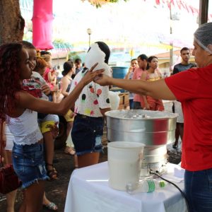 Prefeitura de Santa Vitória realiza Matinê de Carnaval para a criançada na tarde de segunda-feira (106) Prefeitura de Santa Vitória realiza Matinê de Carnaval para a criançada na tarde de segunda-feira (106)