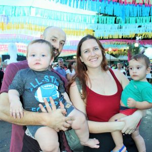 Prefeitura de Santa Vitória realiza Matinê de Carnaval para a criançada na tarde de segunda-feira (78) Prefeitura de Santa Vitória realiza Matinê de Carnaval para a criançada na tarde de segunda-feira (78)