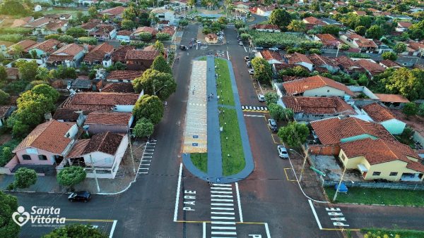 Com homenagens, Administração inaugura praça e estacionamento “Orlando Franzão” (1)