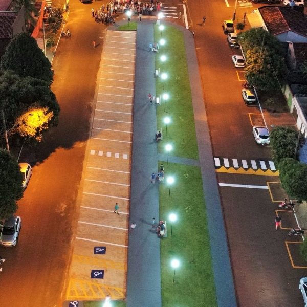 Com homenagens, Administração inaugura praça e estacionamento “Orlando Franzão” (2) Com homenagens, Administração inaugura praça e estacionamento “Orlando Franzão” (2)