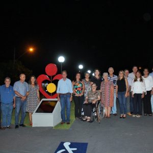 Com homenagens, Administração inaugura praça e estacionamento “Orlando Franzão” (8) Com homenagens, Administração inaugura praça e estacionamento “Orlando Franzão” (8)