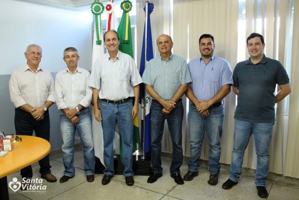 Prefeito Salim Curi empossa novos secretários municipais