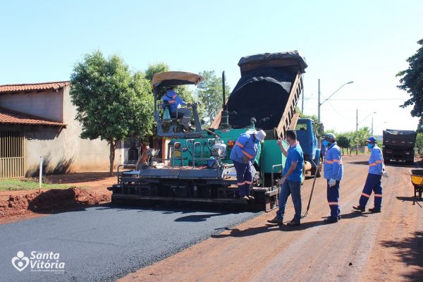 Prefeitura de Santa Vitória inicia mais uma etapa de pavimentação no distrito de Chaveslândia