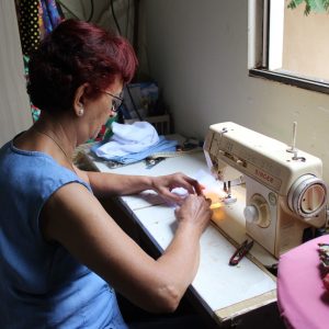 Secretaria de Desenvolvimento Social mantém serviços essenciais no atendimento de assistência social e inicia confecção de máscaras (13) Secretaria de Desenvolvimento Social mantém serviços essenciais no atendimento de assistência social e inicia confecção de máscaras (13)