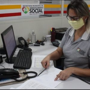 Secretaria de Desenvolvimento Social mantém serviços essenciais no atendimento de assistência social e inicia confecção de máscaras (14) Secretaria de Desenvolvimento Social mantém serviços essenciais no atendimento de assistência social e inicia confecção de máscaras (14)