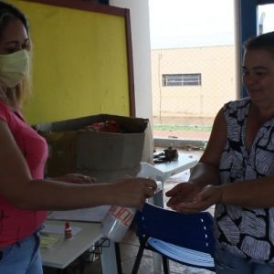 Secretaria de Desenvolvimento Social mantém serviços essenciais no atendimento de assistência social e inicia confecção de máscaras (19) Secretaria de Desenvolvimento Social mantém serviços essenciais no atendimento de assistência social e inicia confecção de máscaras (19)