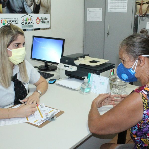 Secretaria de Desenvolvimento Social mantém serviços essenciais no atendimento de assistência social e inicia confecção de máscaras (2) Secretaria de Desenvolvimento Social mantém serviços essenciais no atendimento de assistência social e inicia confecção de máscaras (2)