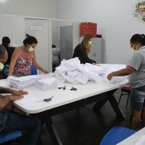 Secretaria de Desenvolvimento Social mantém serviços essenciais no atendimento de assistência social e inicia confecção de máscaras (7) Secretaria de Desenvolvimento Social mantém serviços essenciais no atendimento de assistência social e inicia confecção de máscaras (7)