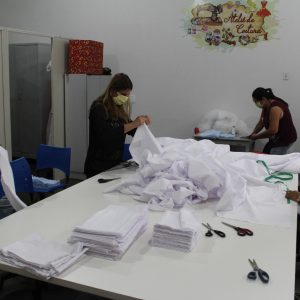 Secretaria de Desenvolvimento Social mantém serviços essenciais no atendimento de assistência social e inicia confecção de máscaras (8) Secretaria de Desenvolvimento Social mantém serviços essenciais no atendimento de assistência social e inicia confecção de máscaras (8)