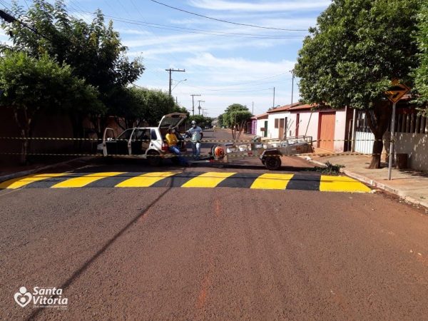 Prefeitura constrói duas lombadas na Avenida Um no BDA 4
