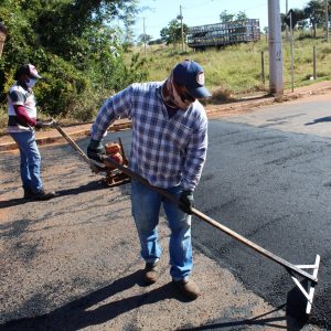 Prefeitura implementa lombada na travessia para o Jardim Europa (3) Prefeitura implementa lombada na travessia para o Jardim Europa (3)