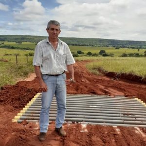 Prefeitura instala novos mata-burros em estradas rurais de Santa Vitória 3 Prefeitura instala novos mata-burros em estradas rurais de Santa Vitória 3